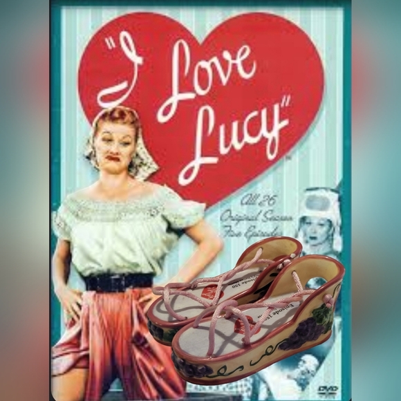 I Love Lucy Italian Movie Grape Stomping Shoes Salt & Pepper Shakers VTG #14532 - Picture 4 of 5